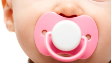Bebeklerde Emzik Kullanmanın Faydaları ve Riskleri